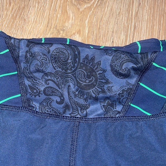 Lululemon navy workout athletic shorts size 4 running - Picture 2 of 8